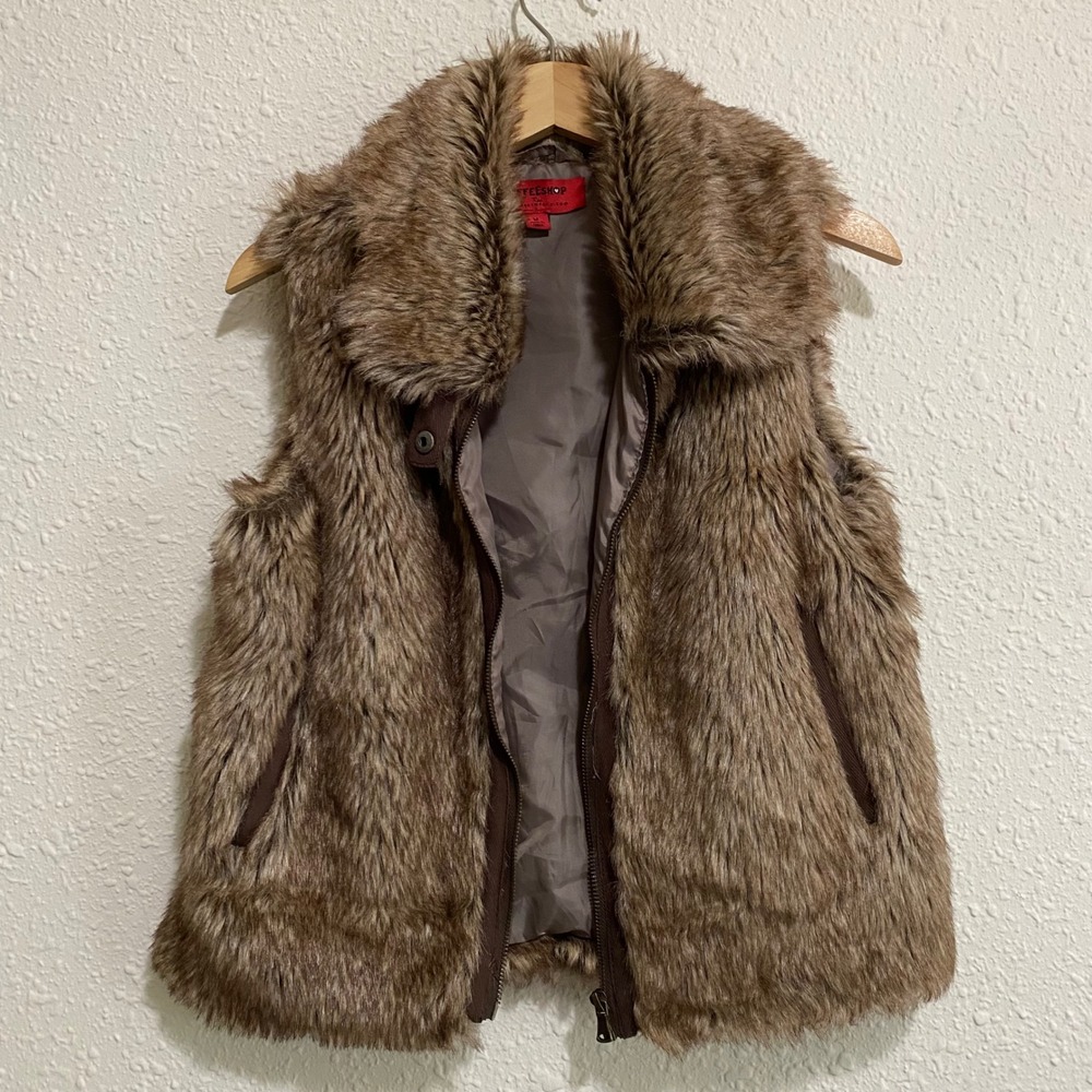 Coffee shop M Faux Fur Vest Brown Fuzzy mob wife festival streetwear goth luxe